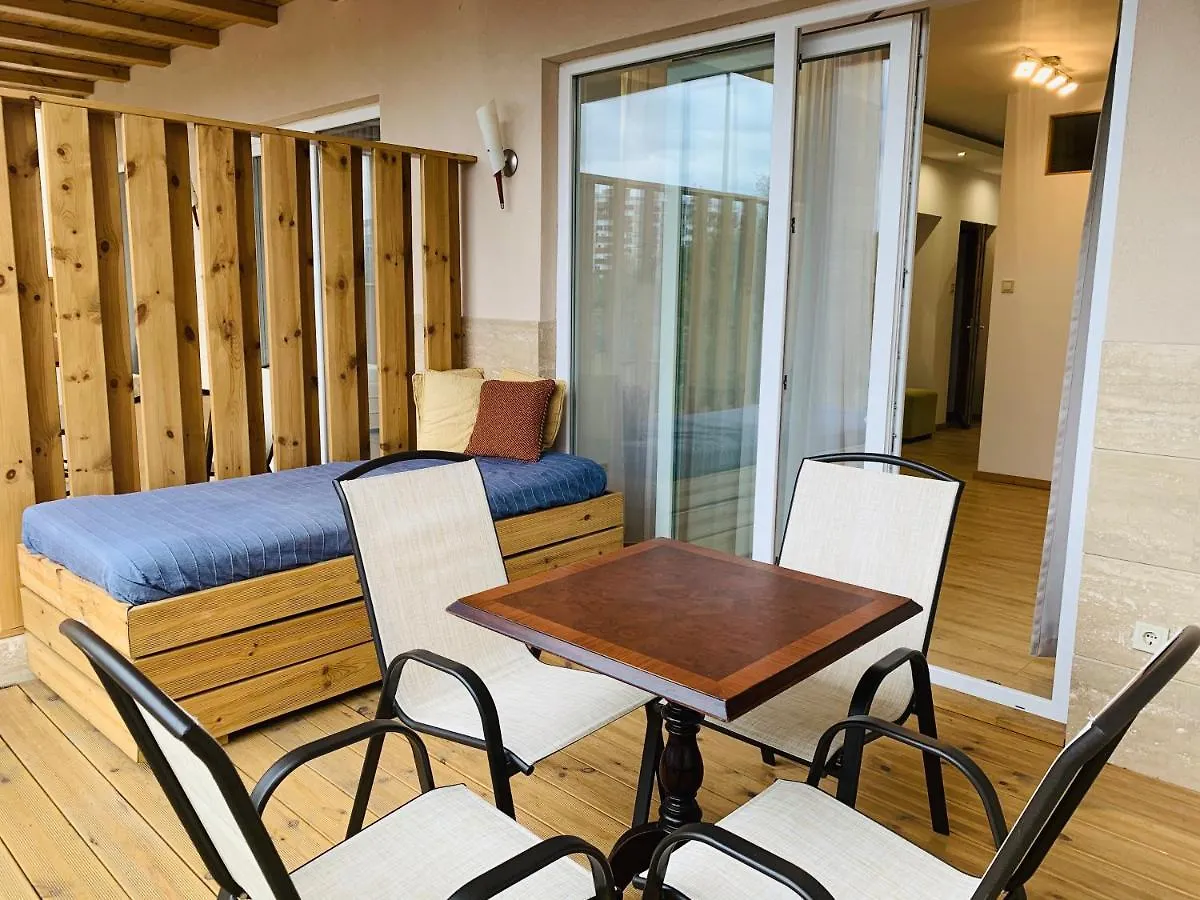 Egria Apartments 0*, Eğri