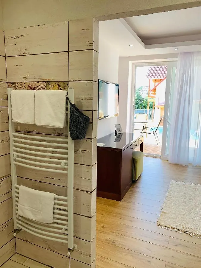 Egria Apartments 0*, Eğri